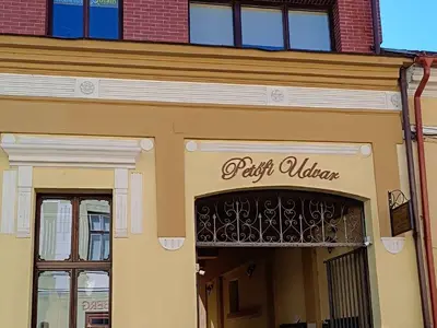 petofi-udvar.jpg